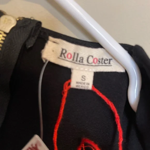 Elegant Black Sleeveless Dress - Picture 2 of 3